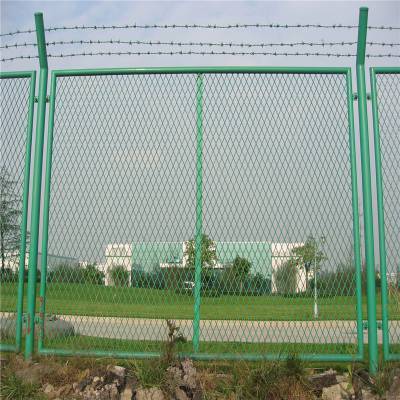 公路護欄網、公園隔離柵與圍墻鐵絲網 安全防護網的多樣應用